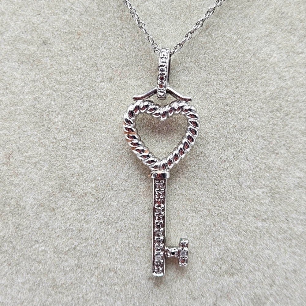 LCI Sterling Silver 925 Diamond Dainty Key to My Heart Key Pendant Necklace